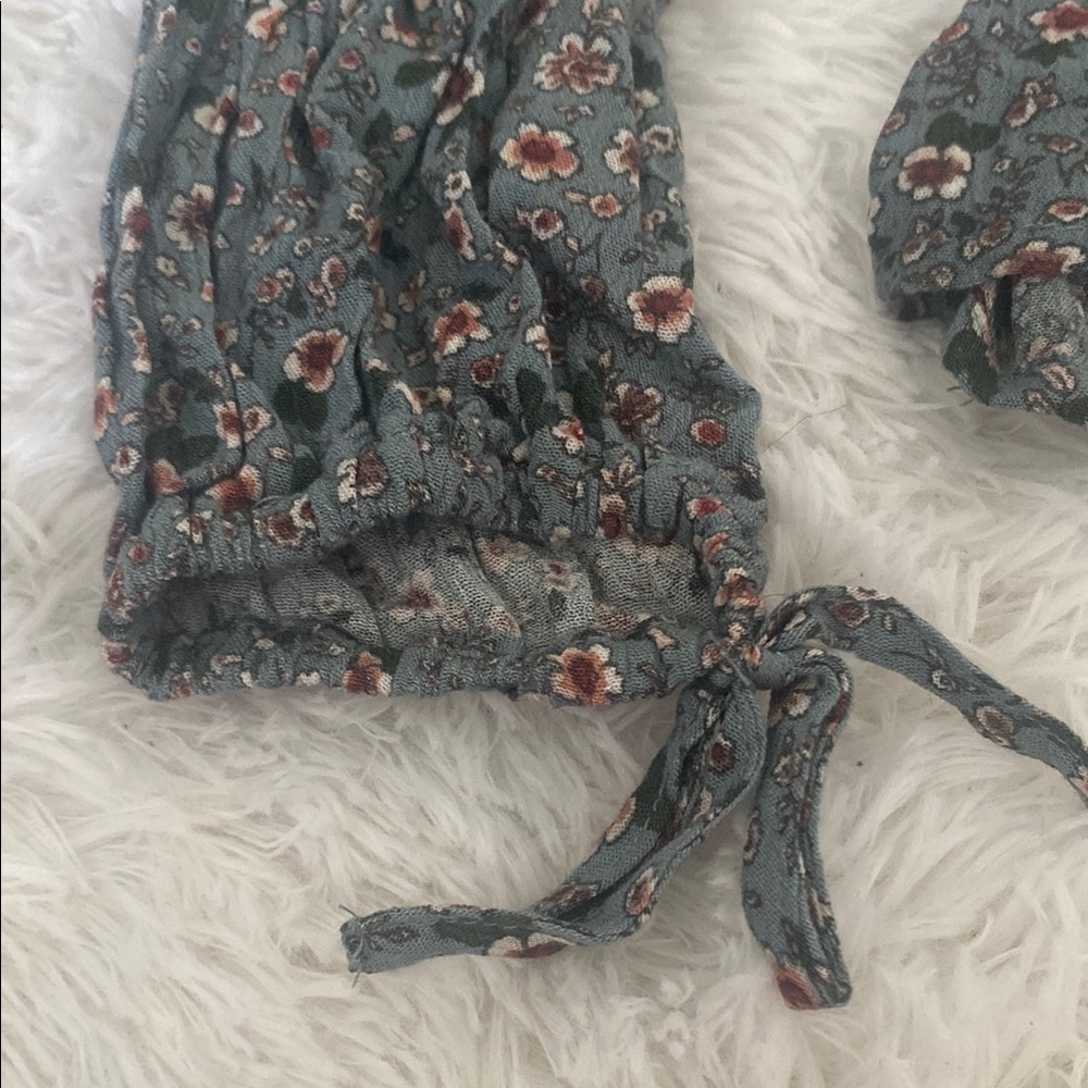 Aeropostale Floral Cutout Shoulder Top - Picture 8 of 8